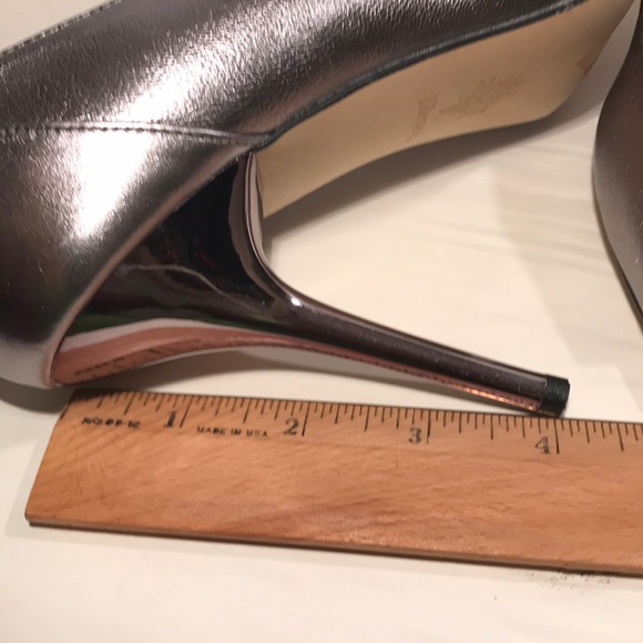 SilverMetallic OpenToe Pump With Pearl Strands - Picture 6 of 7